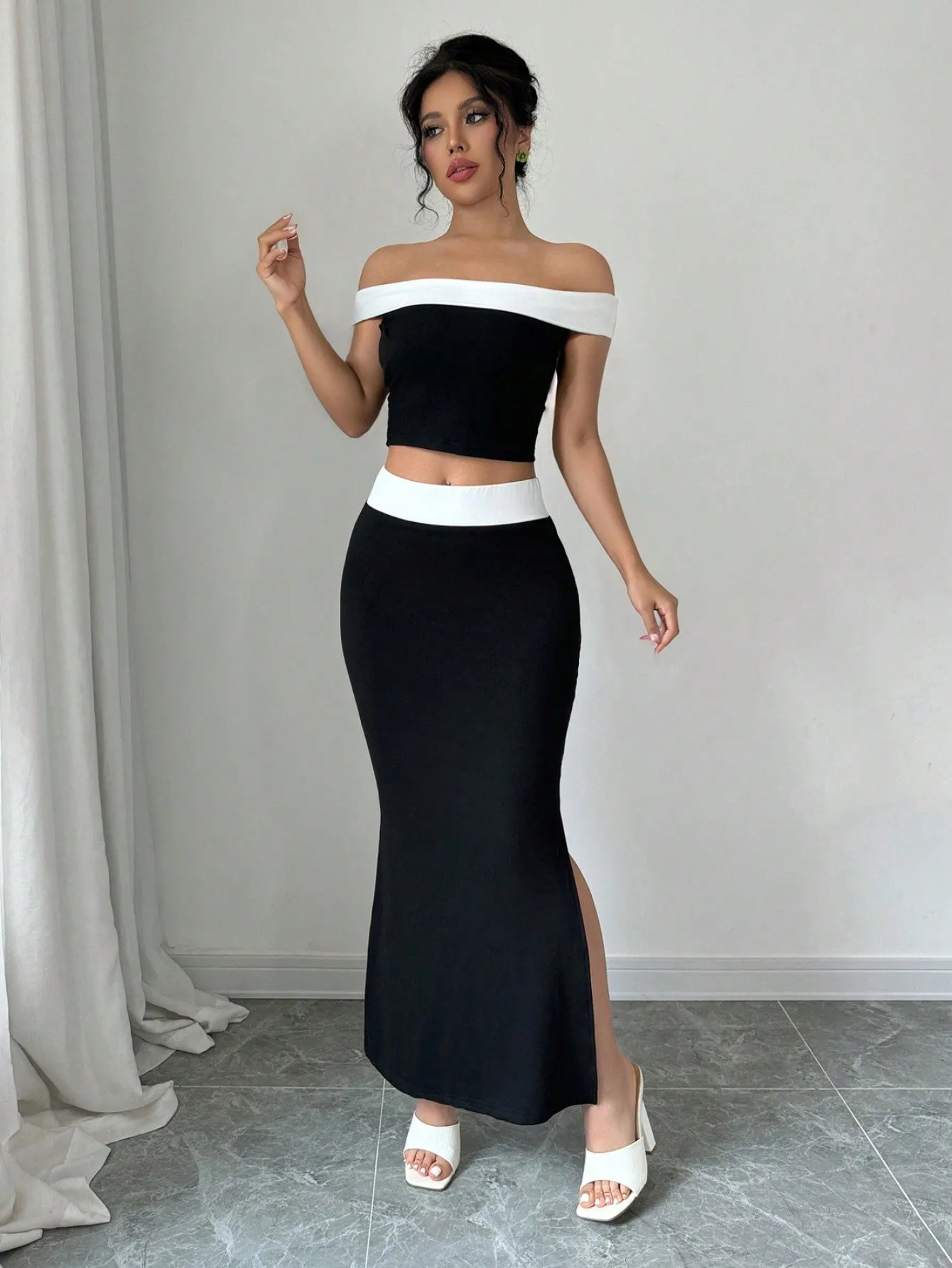 2pcs/Set Black And White Contrast Color Knit Elastic Top And Skirt Set, Off-Shoulder Top   Mini Skirt