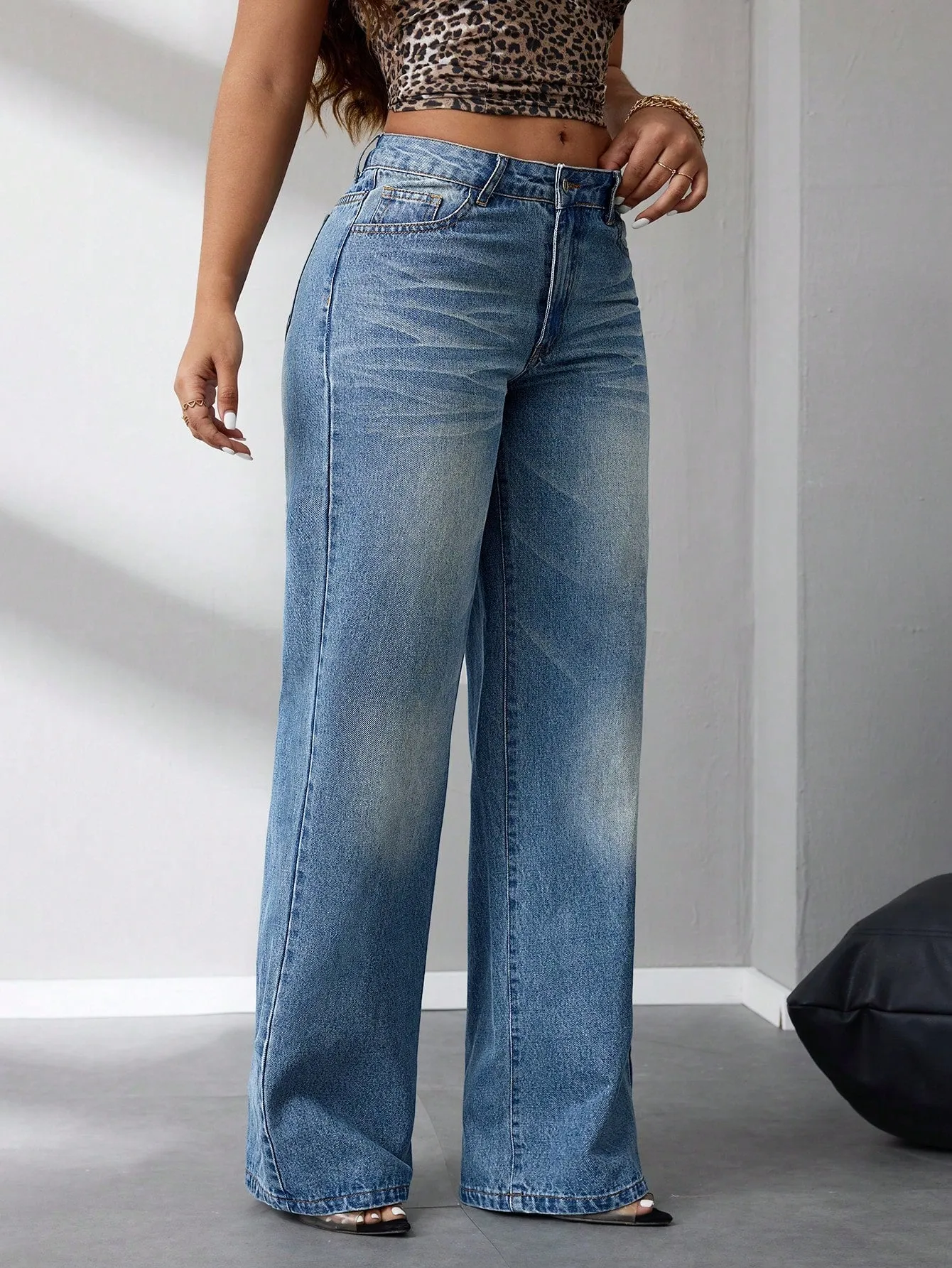 Front Button Pocket Straight Leg Jeans