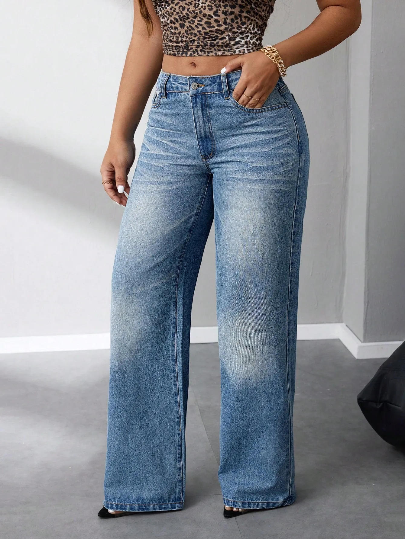 Front Button Pocket Straight Leg Jeans