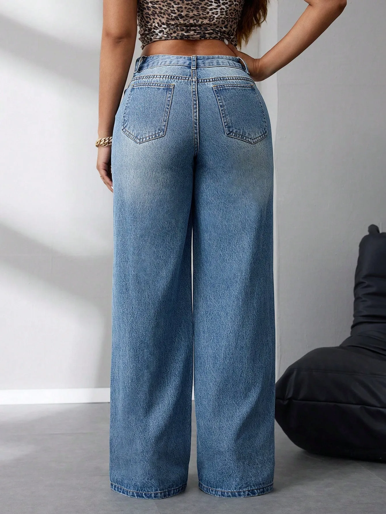 Front Button Pocket Straight Leg Jeans