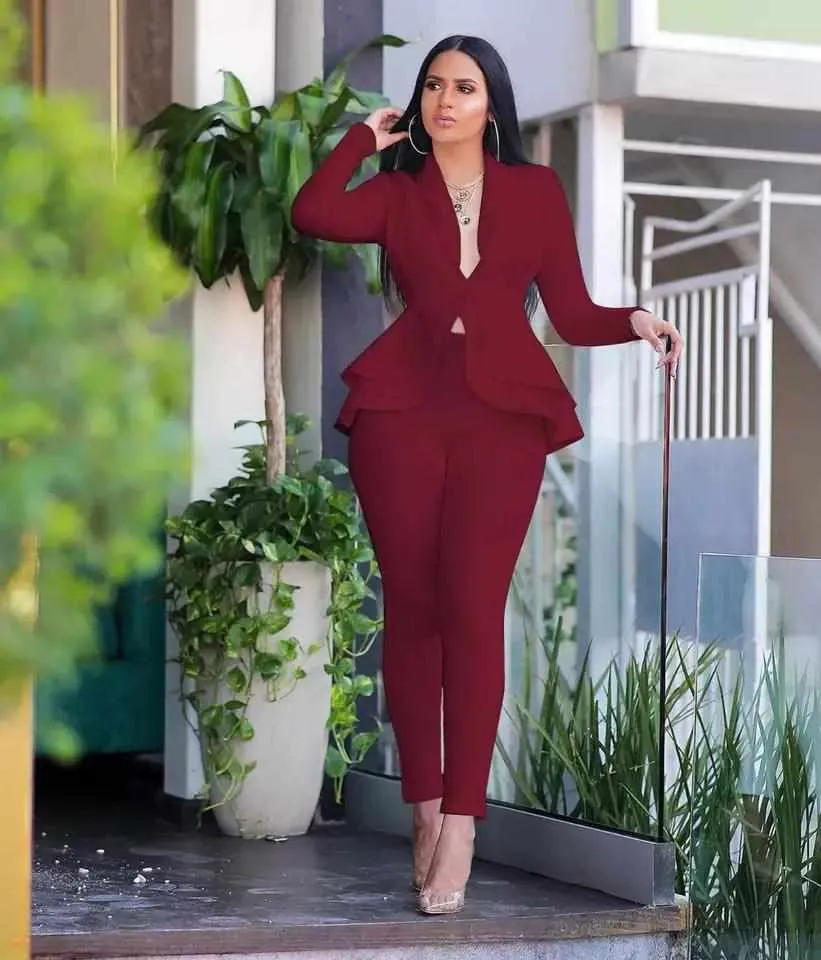 Ladies Elegant Blazers And Pencil Pants Suit.